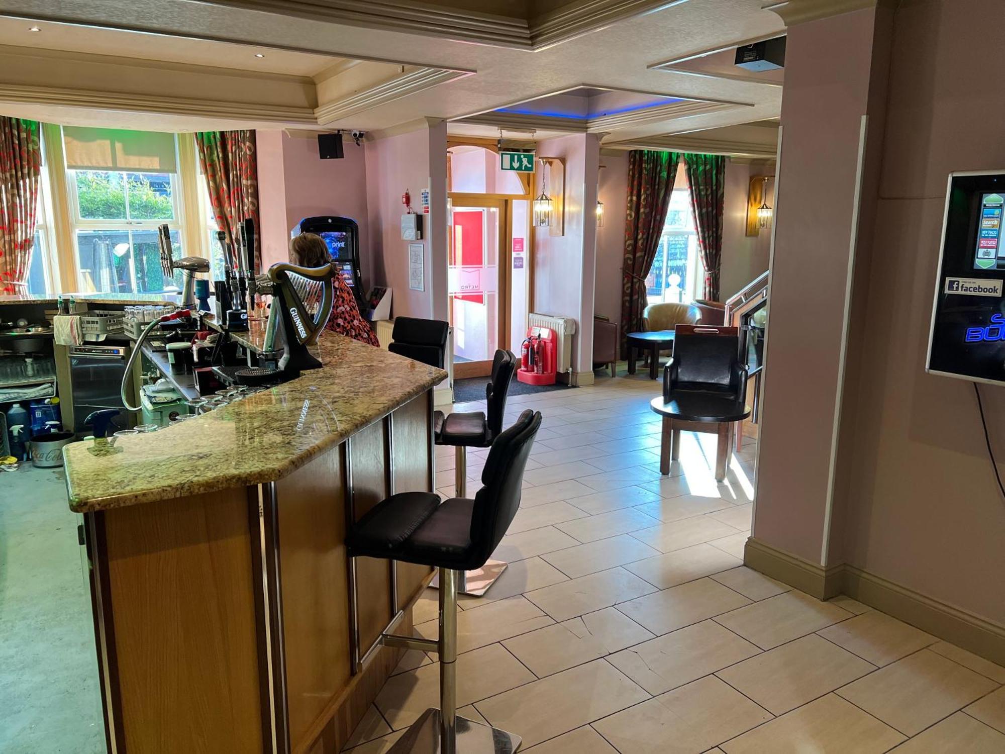 Southport Metro Hotel Bagian luar foto