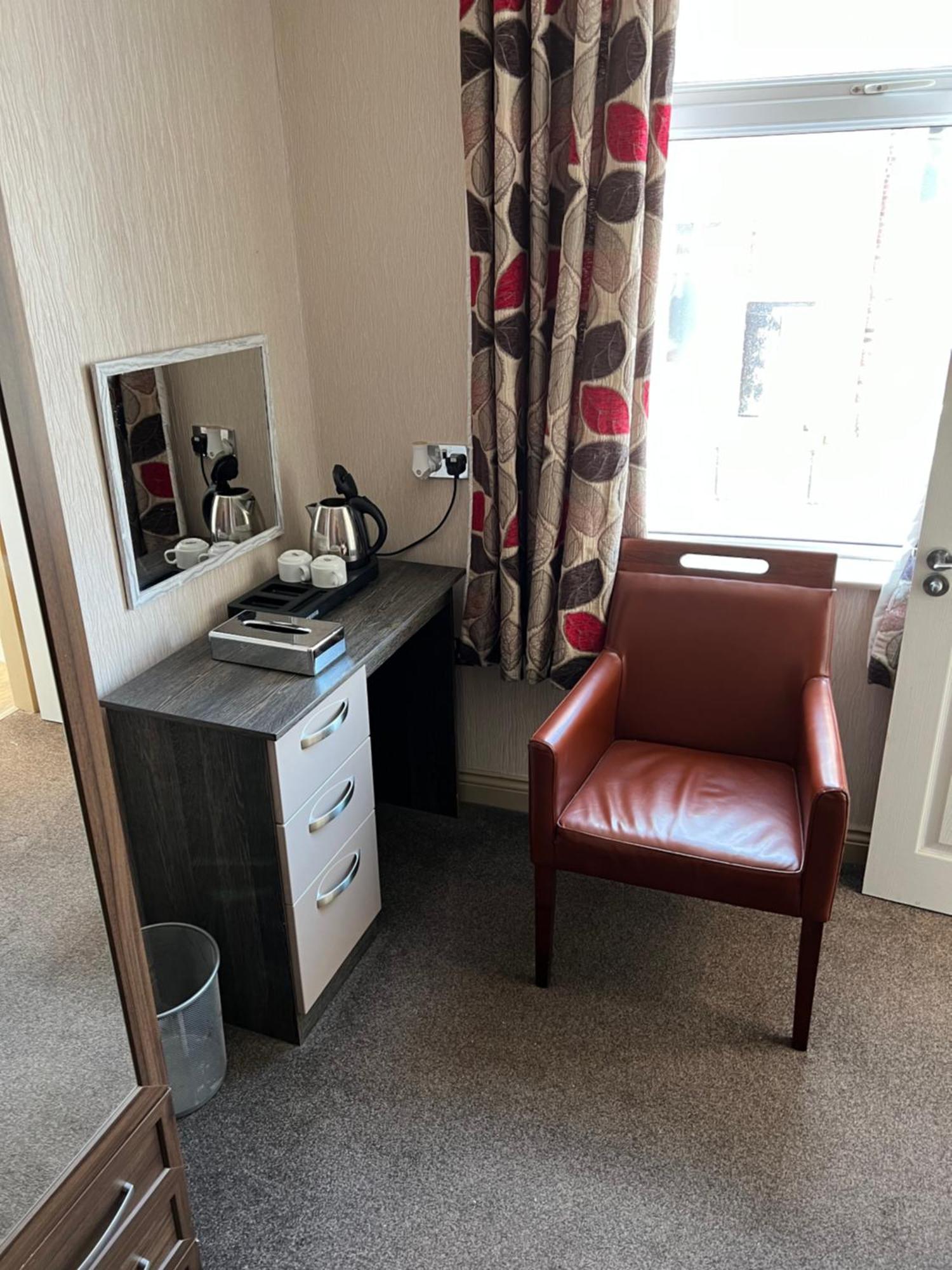 Southport Metro Hotel Bagian luar foto