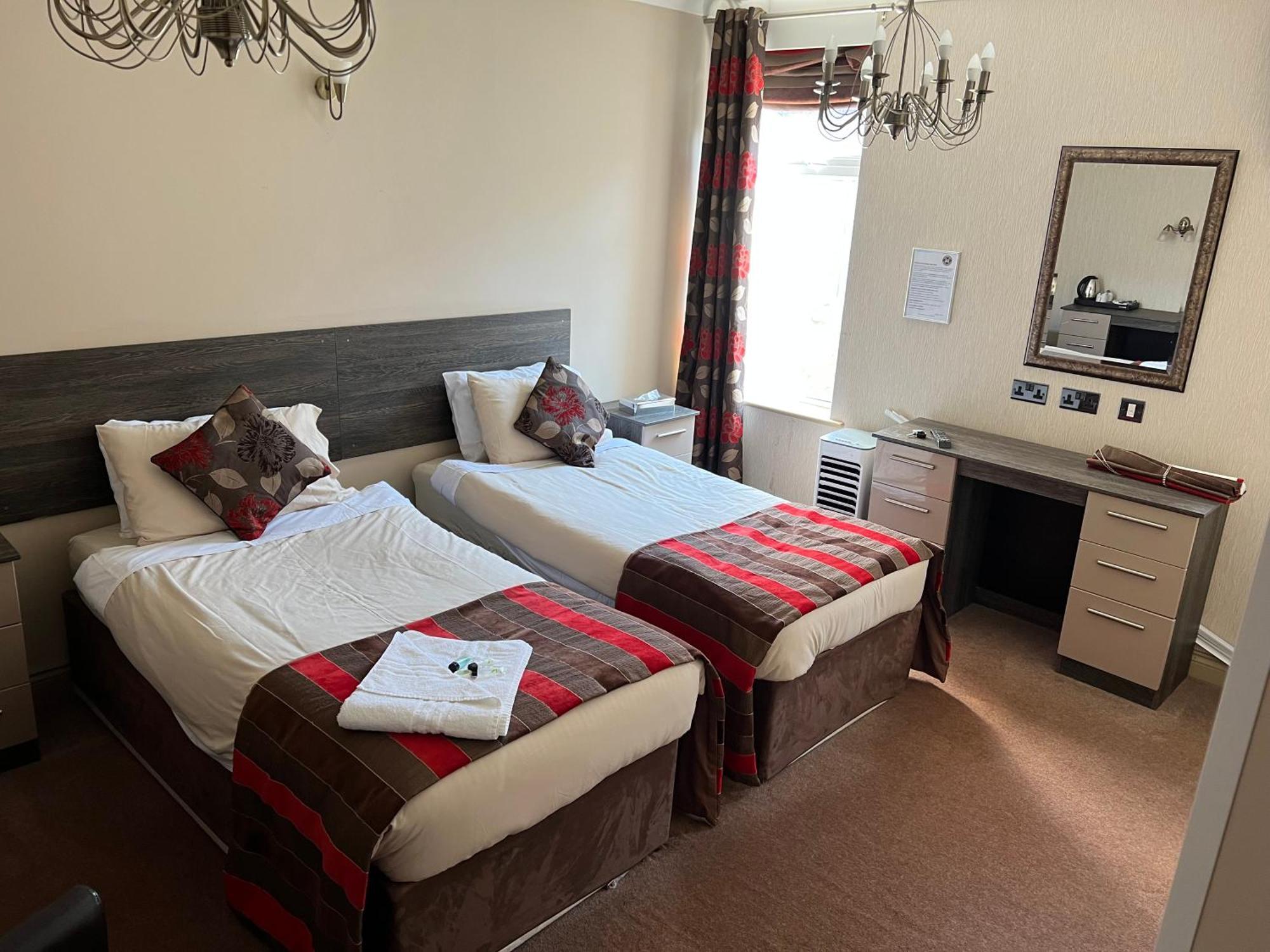 Southport Metro Hotel Bagian luar foto
