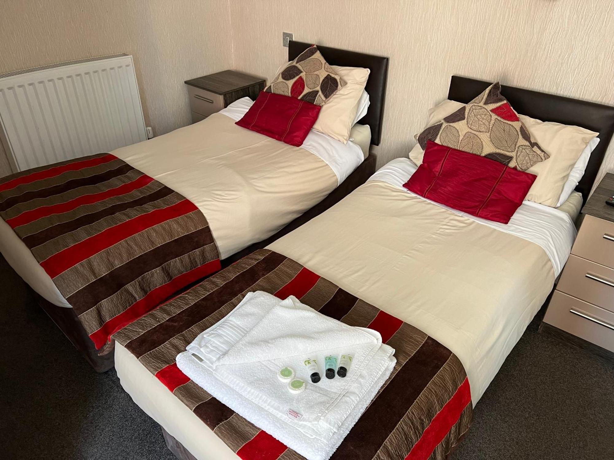 Southport Metro Hotel Bagian luar foto