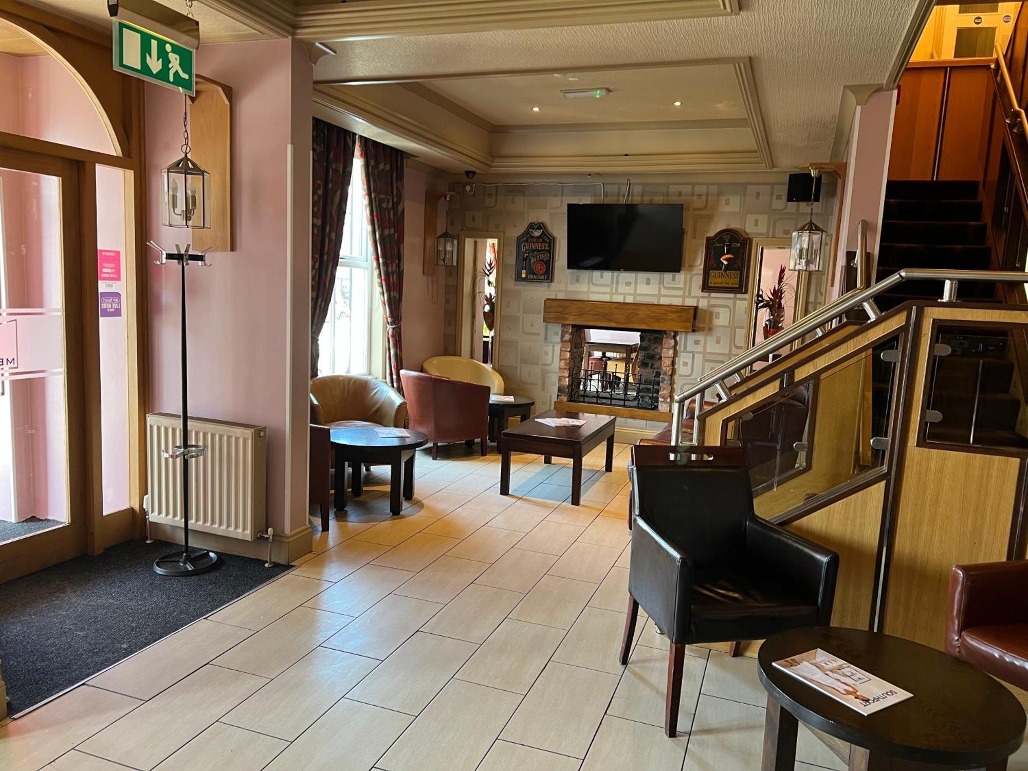 Southport Metro Hotel Bagian luar foto