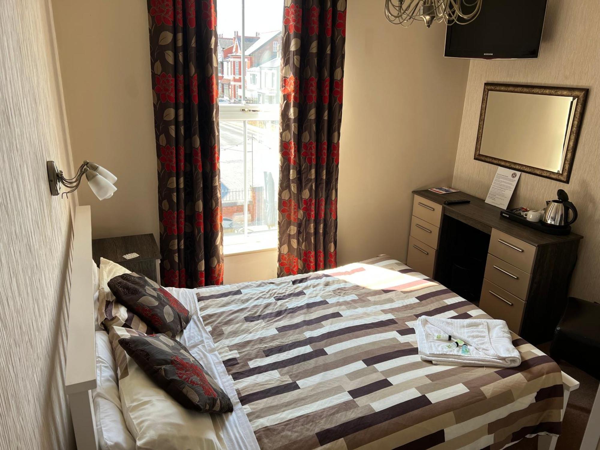 Southport Metro Hotel Bagian luar foto