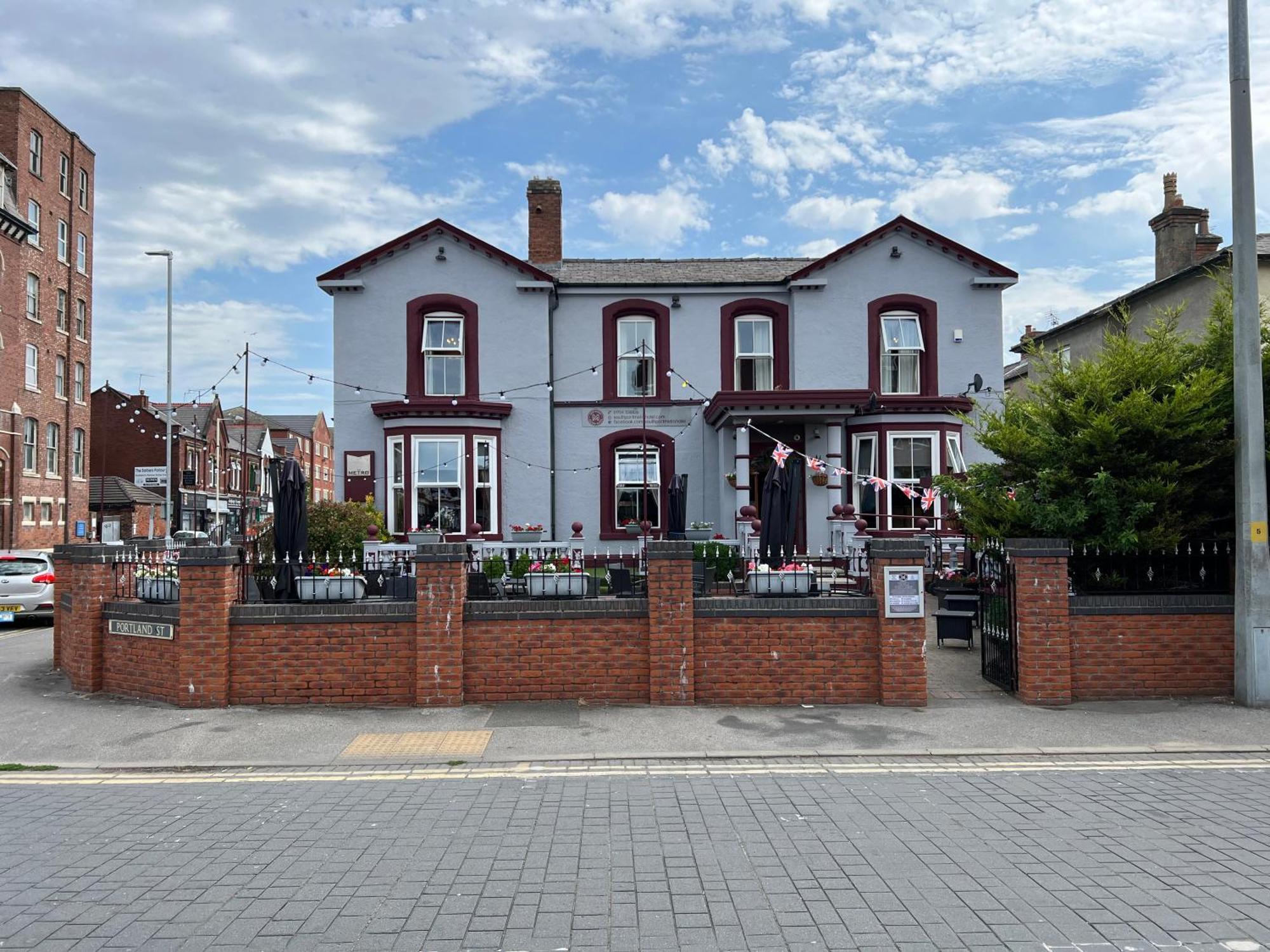 Southport Metro Hotel Bagian luar foto