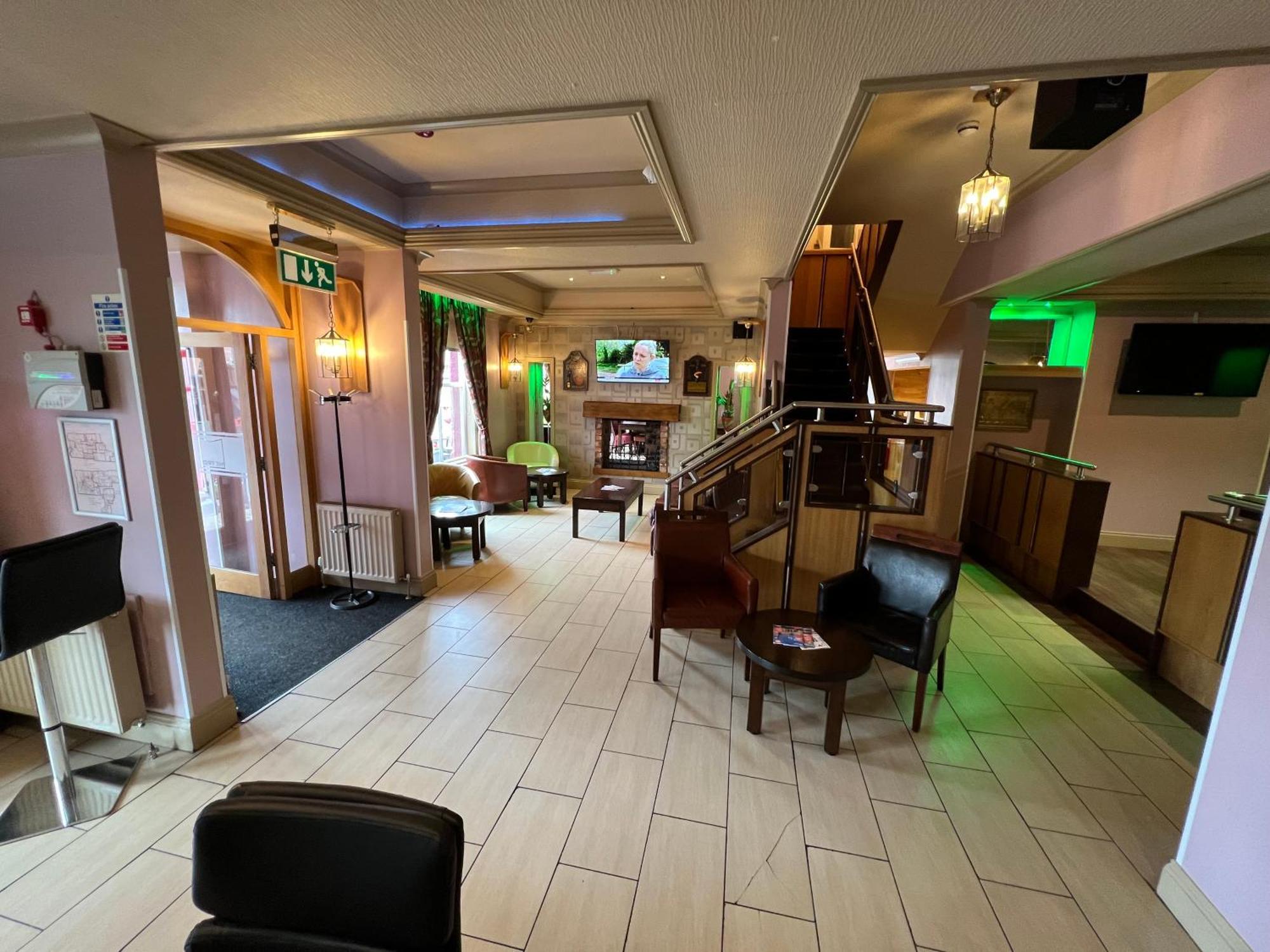 Southport Metro Hotel Bagian luar foto