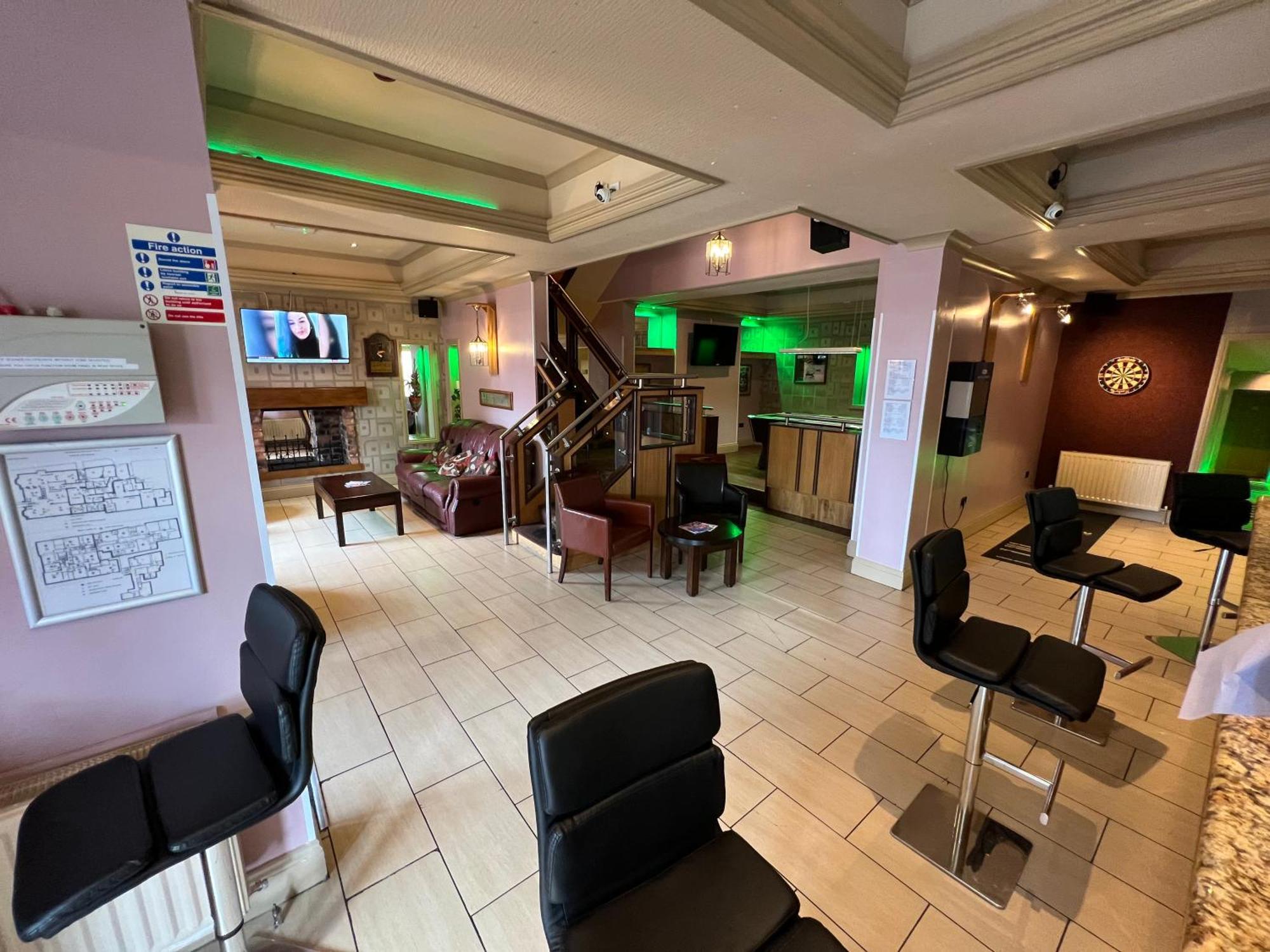 Southport Metro Hotel Bagian luar foto