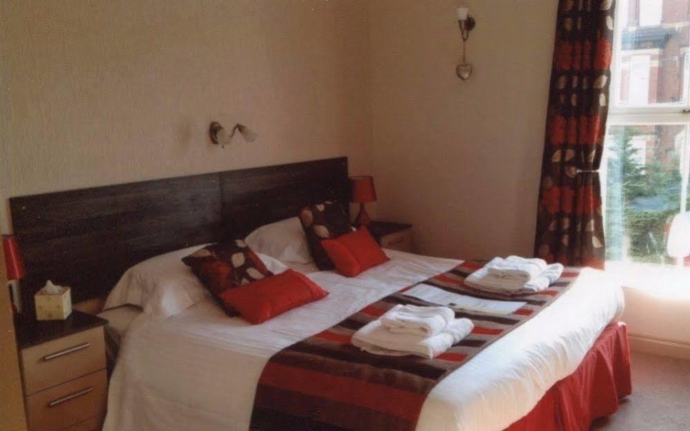 Southport Metro Hotel Bagian luar foto